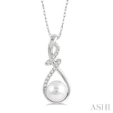 1/10 ctw Round Cut Diamond & 7MM Round Pearl Pendant With Chain in 10K White Gold